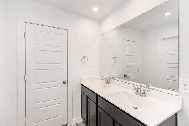 Building Photo - 3021 Mesa Dr