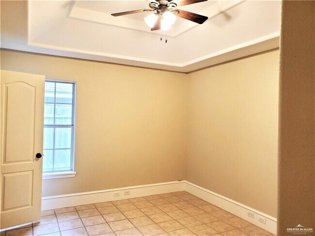 Building Photo - 16 Wisteria Ave