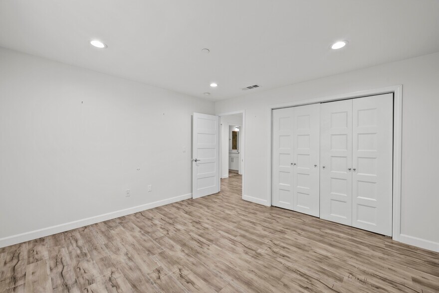 Building Photo - 9104 Burnet Ave