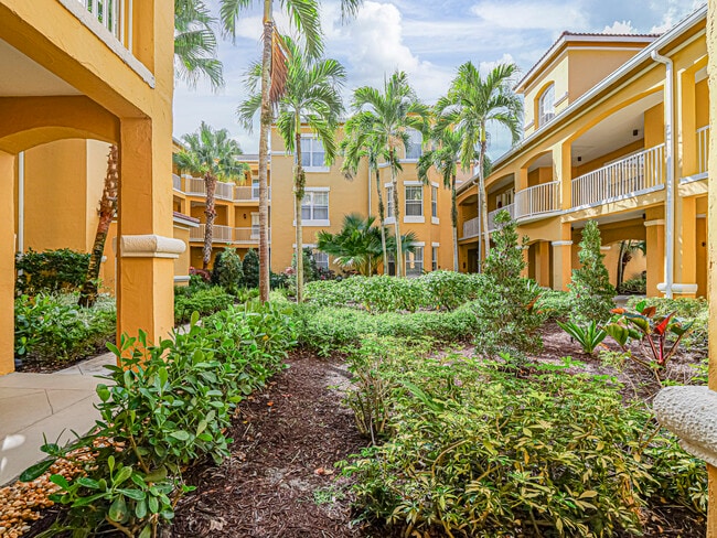 Building Photo - 5045 Fairways Cir