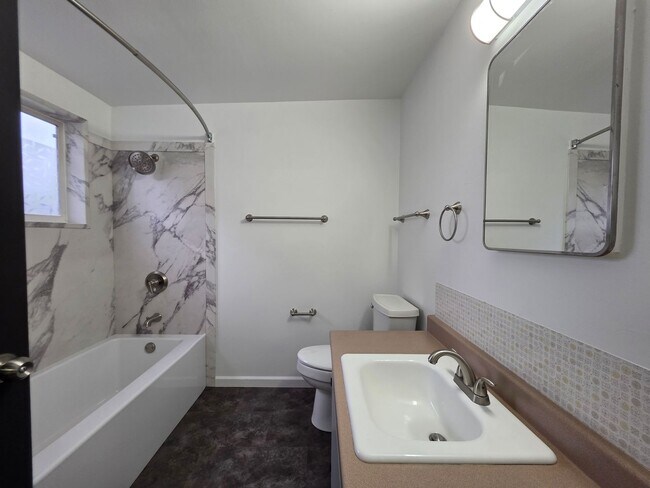 Building Photo - 1054-1066 Sun Rd