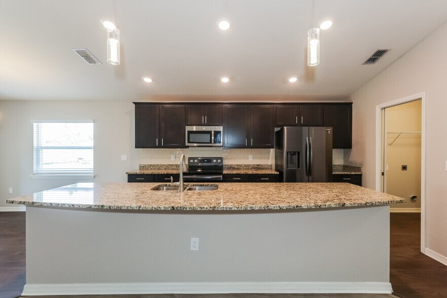 Building Photo - 6784 Hanworth Ln