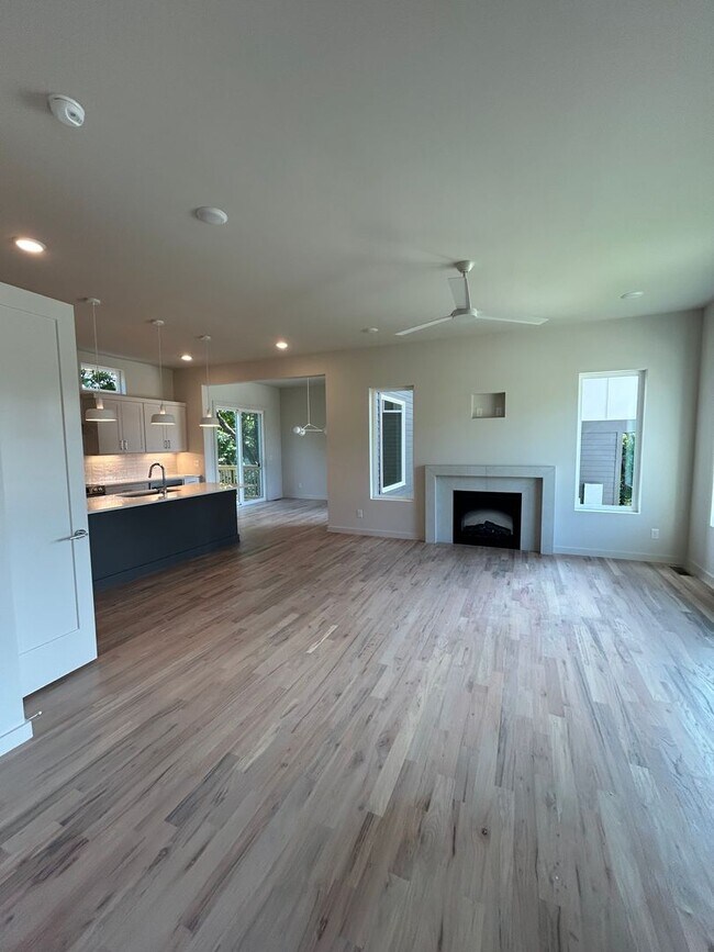 Building Photo - Amazing New Construction in North Nashville!