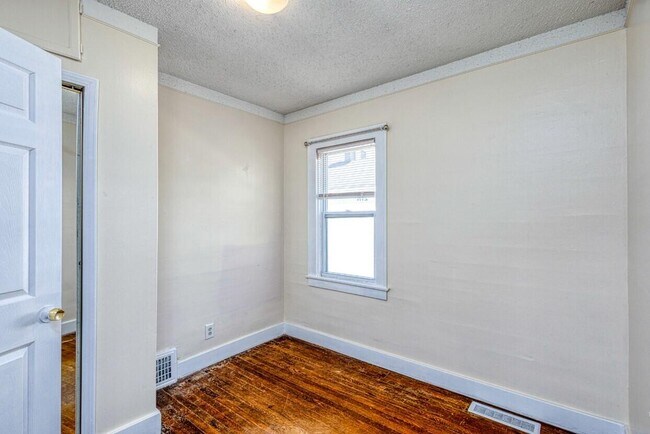 Building Photo - 77 W Bernhard Ave