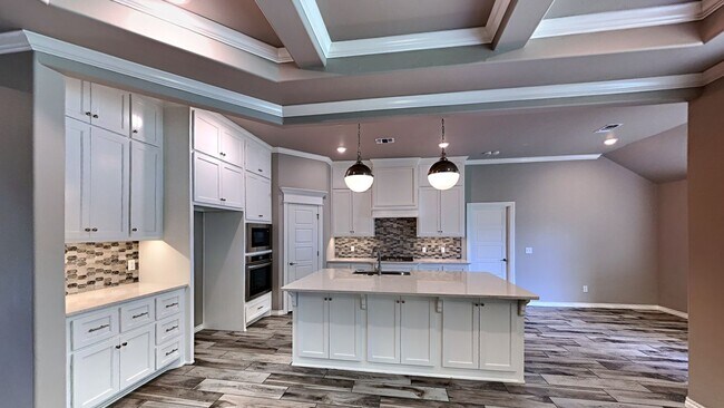 Building Photo - Luxury 5 Bedroom, 3 Bathroom, 3 Car Garage...