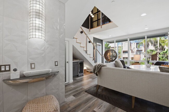 Building Photo - Furnished 2 bedroom