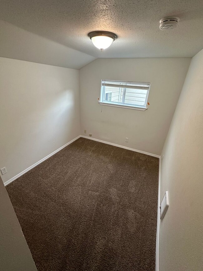 Building Photo - 5bd 2ba Home