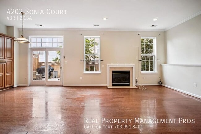 Building Photo - 4202 Sonia Ct