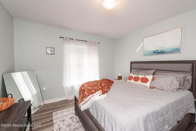 Building Photo - 721 Taluga Ave SE