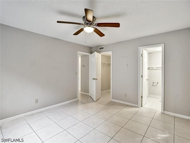 Building Photo - 4621 Bayshore Dr