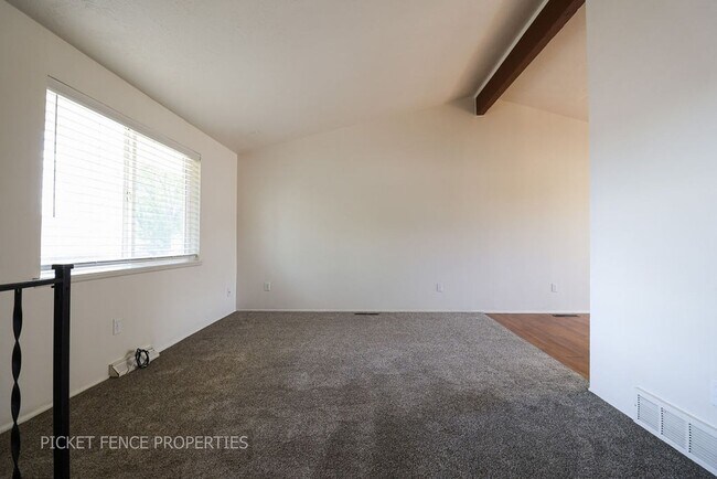 Building Photo - 1488 E 8th St