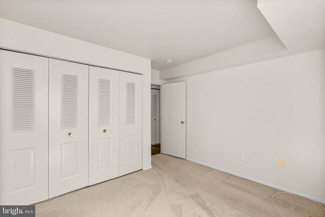 Building Photo - 435 Christopher Ave