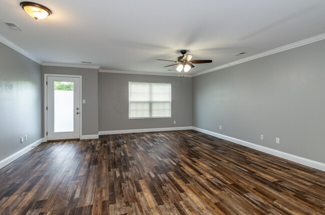 Building Photo - 926 Warrior Hill Dr