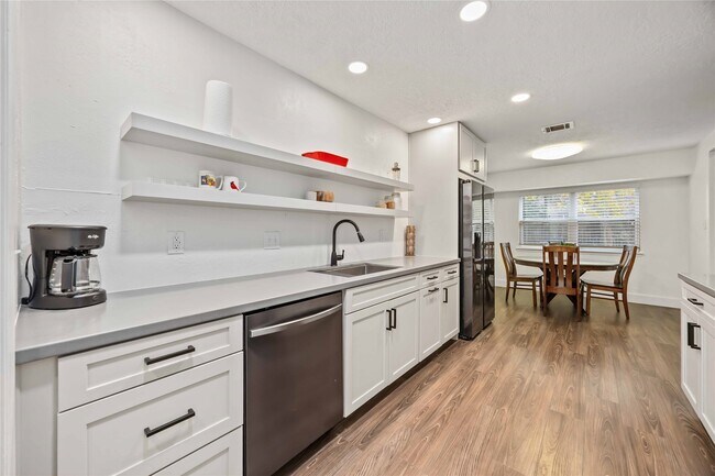 Building Photo - 22419 Deville Dr