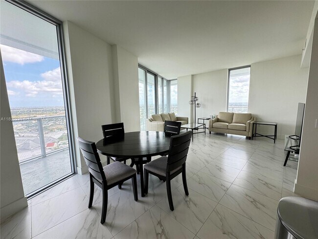 Building Photo - 2000 Metropica Wy
