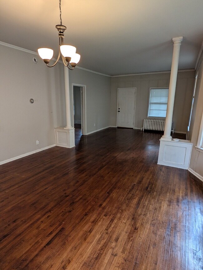 Building Photo - Bright & Charming 3BR With Garage Included In NE Minneapolis