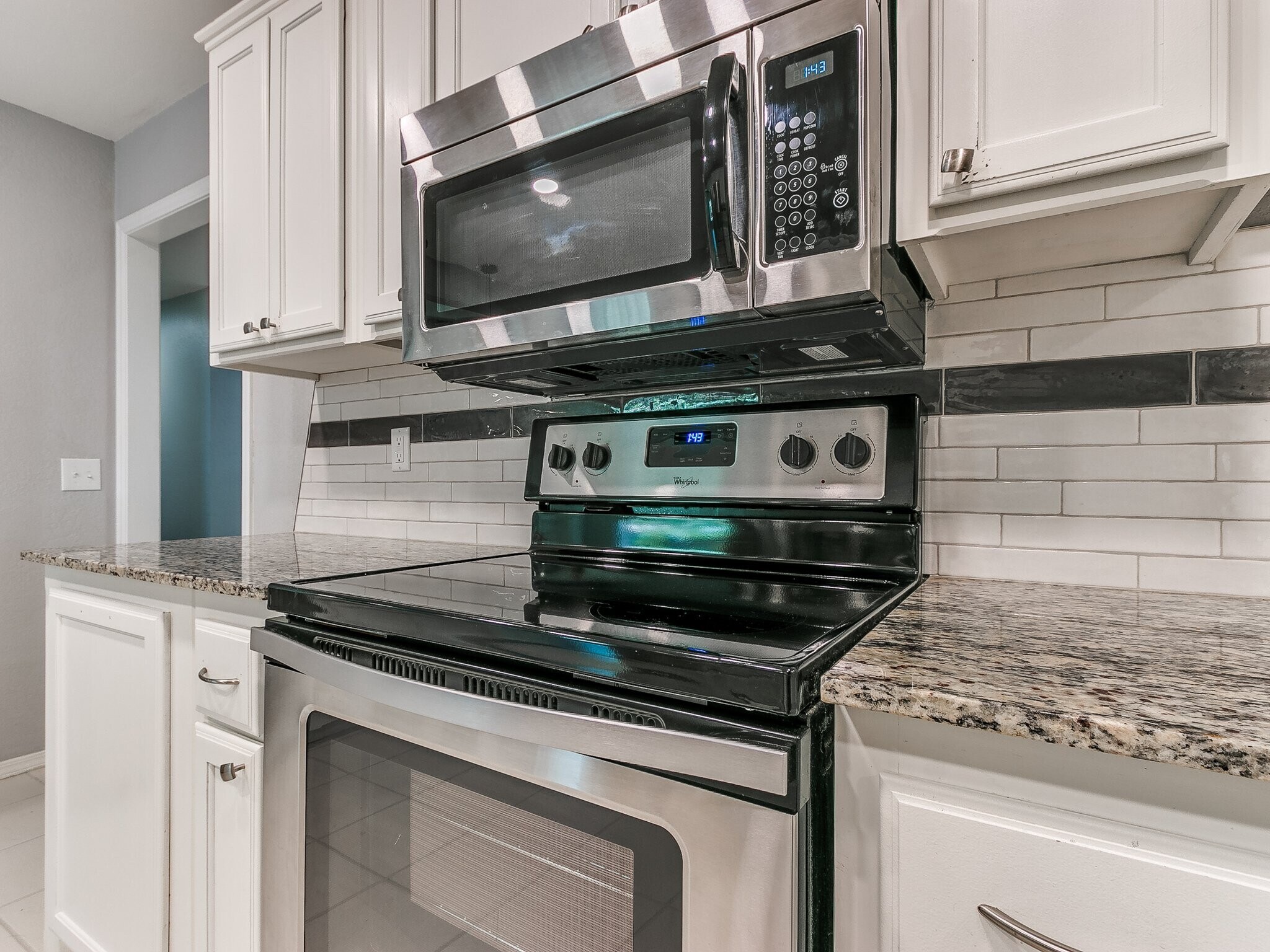 Building Photo - 9906 Mantle Dr