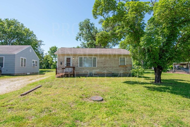 Building Photo - Cozy Living 2-Bedroom Home