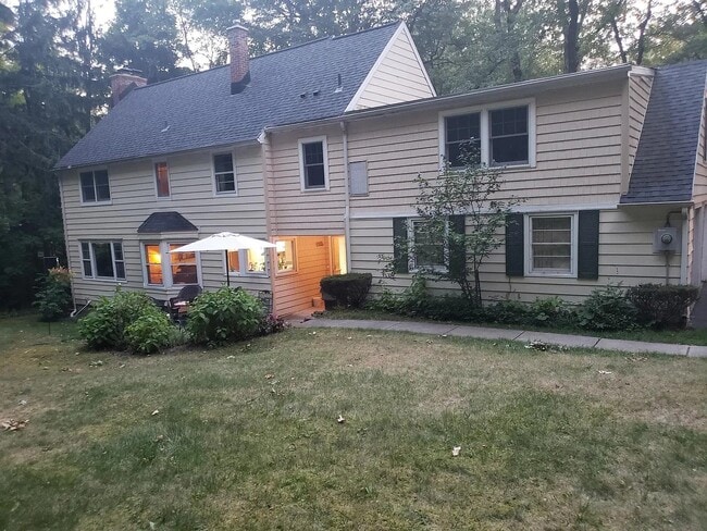 Building Photo - 50 Larned Ln