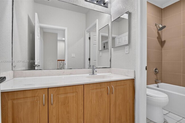 Building Photo - 5337 SW 40th Ave
