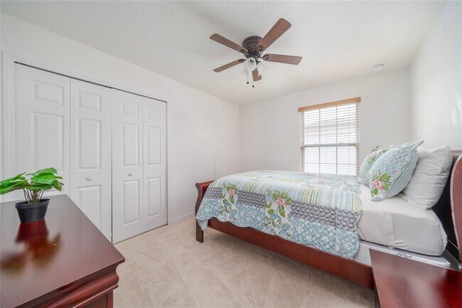 Building Photo - 212 Primrose Dr