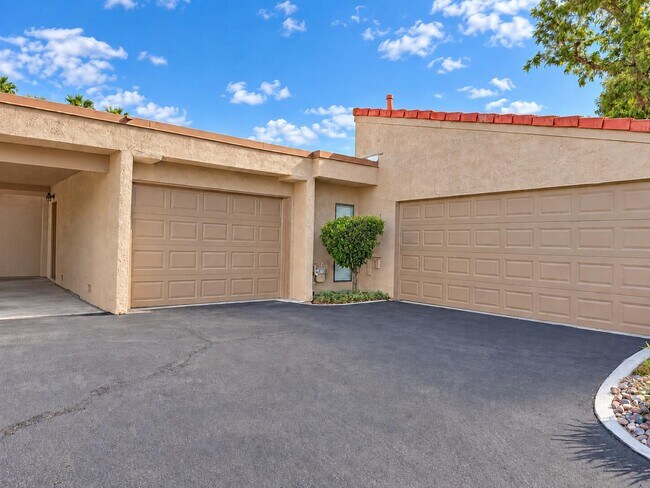 Building Photo - 72477 Rolling Knoll Dr