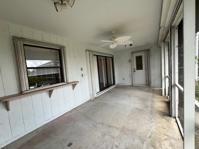 Building Photo - ANNUAL, UNFURNISHED * POOL * CANAL ** AVAIL 8/1/26 * 3 BEDS/2 BATHS * $2,095/month