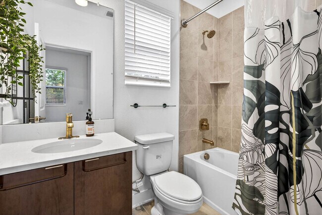 Building Photo - 1734 W Cherry St