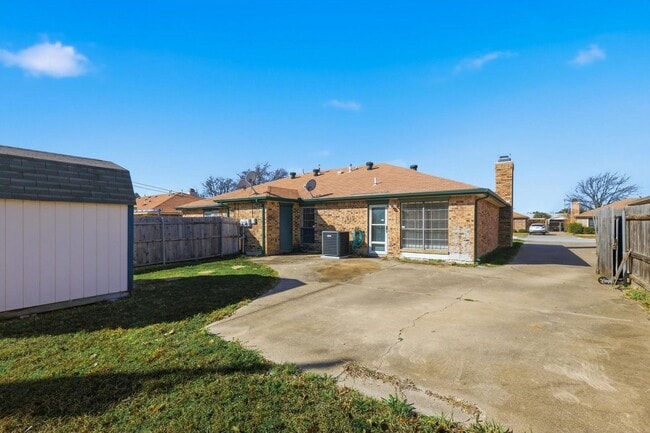 Building Photo - Half of Duplex Ready for New Tenants- 2 Bed, 2 Bath- North Richland Hills- Birdville ISD- 76180