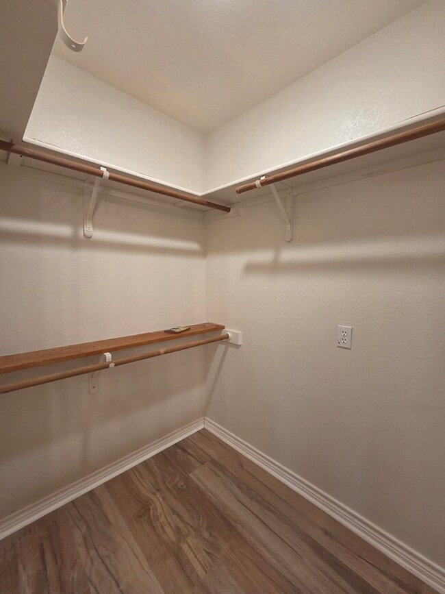 Building Photo - 1303 Malibu Dr