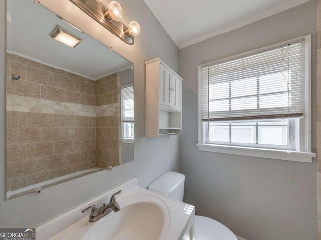 Building Photo - 652 Mozley Dr SE