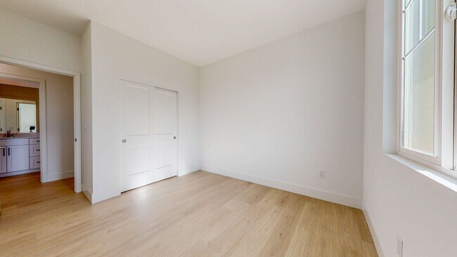 Building Photo - 2782 Sassy St