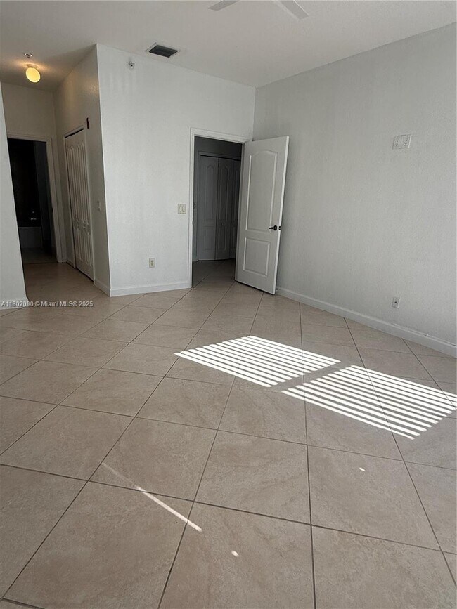 Building Photo - 4435 SW 160th Ave