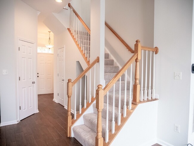 Building Photo - Your Dream Townhome Awaits!
