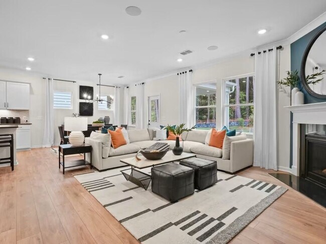 Building Photo - 5 Bed + 3 Bath Single Family Home in Charl...