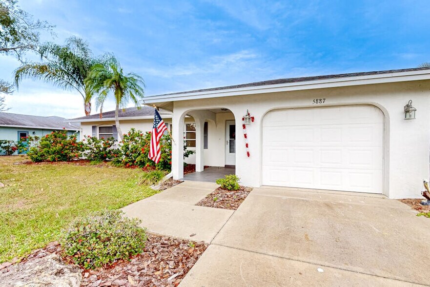 Building Photo - 5887 Whistlewood Cir