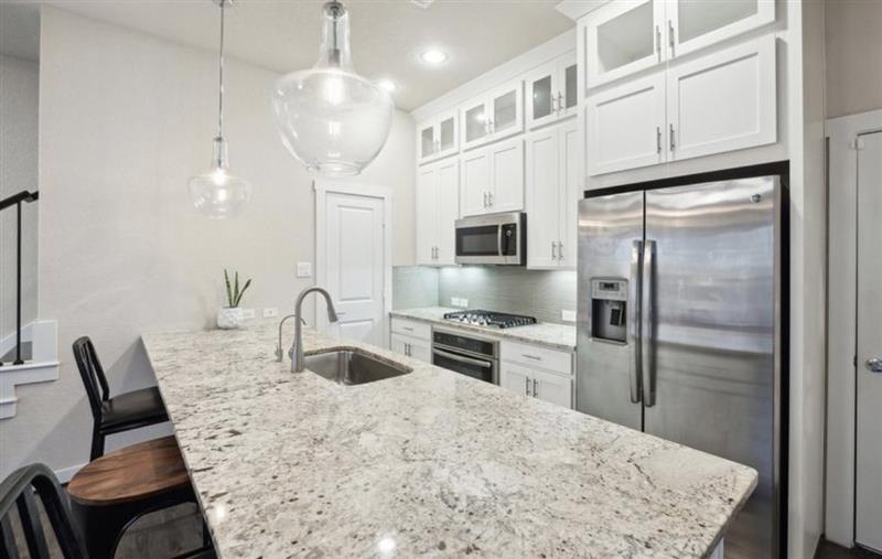 Kitchen - 3839 Harry Wurzbach Rd