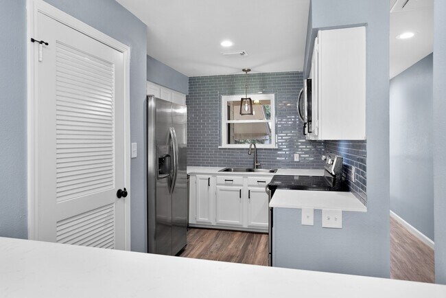 Building Photo - 205G Lakeview Terrace