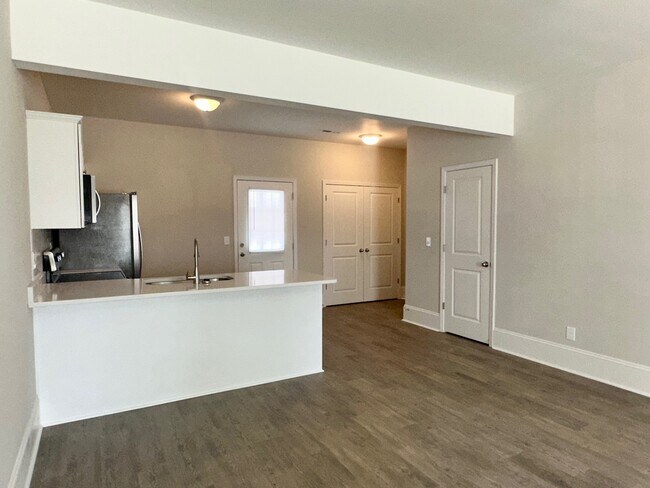 Building Photo - 443 3rd Loop Rd