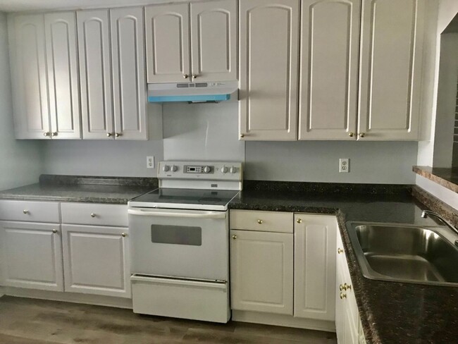 Building Photo - Beautiful 2 bedroom 1 bath home in charlotte