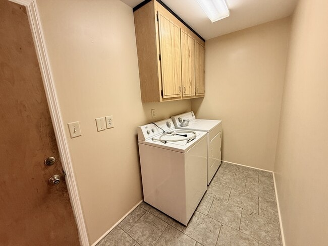 Building Photo - 105 Oakwood Meadows Dr