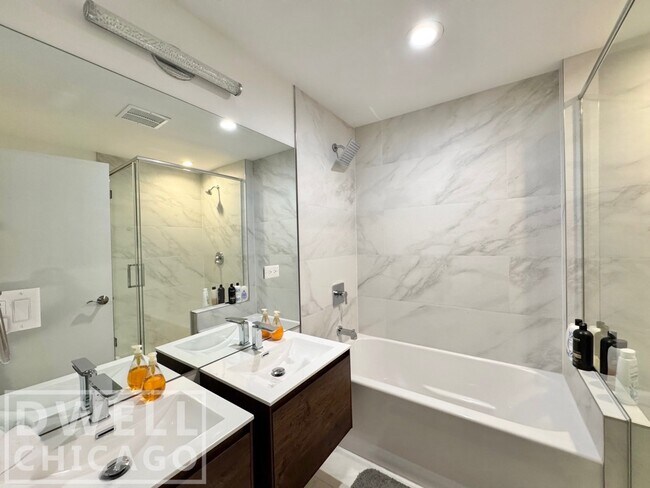 Building Photo - 2550 W Thomas St