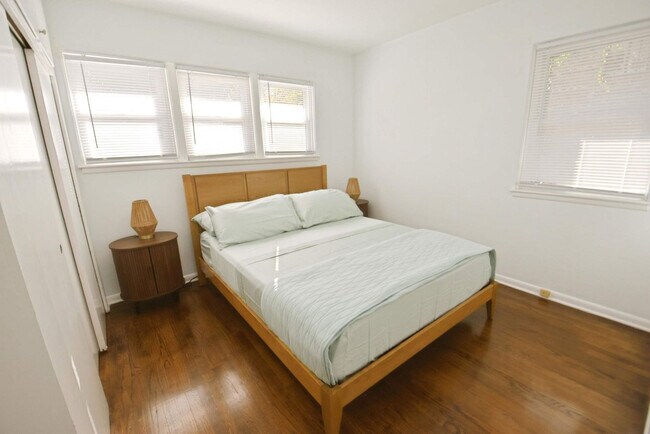 Building Photo - 426 E Pokagon St