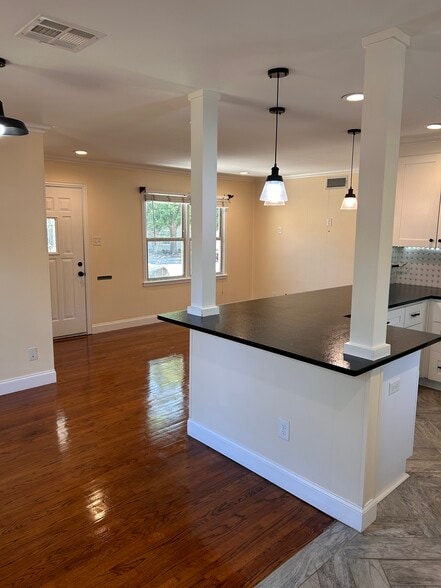 Building Photo - 1110 Valley Vista Dr