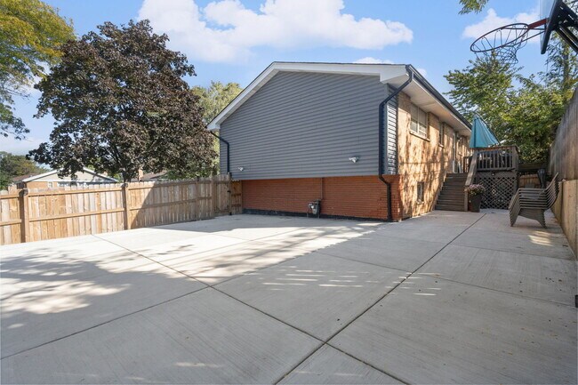 Building Photo - 2635 W 94th Pl