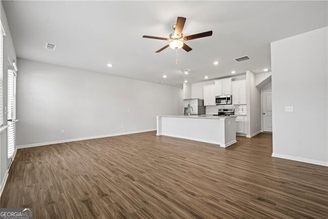 Building Photo - 424 Whitetail Cir