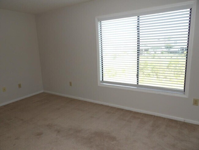 Building Photo - 4230 Pinehurst Cir