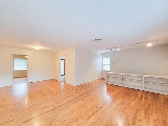 Building Photo - 2249 Branard St