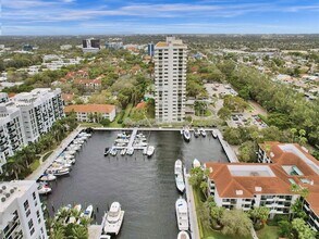 Building Photo - 3200 Port Royale Dr N