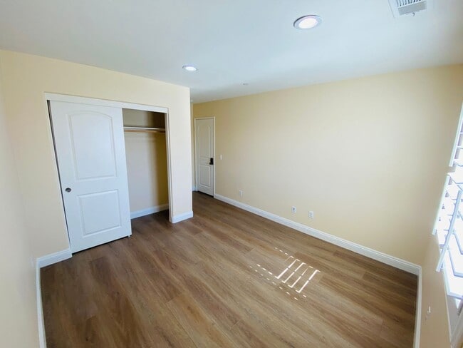 Building Photo - Large beautiful Home in the city of Ontario
